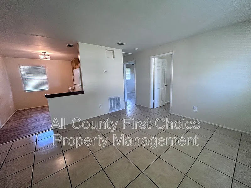 2 bed, 1.0 bath, 835 sqft, $1,695 — Photo 4
