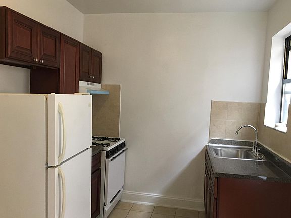 5th image of 679 Waring Ave APT 4E