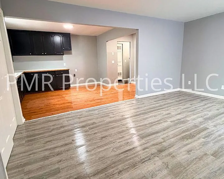 2115 Avenue M — Photo 2
