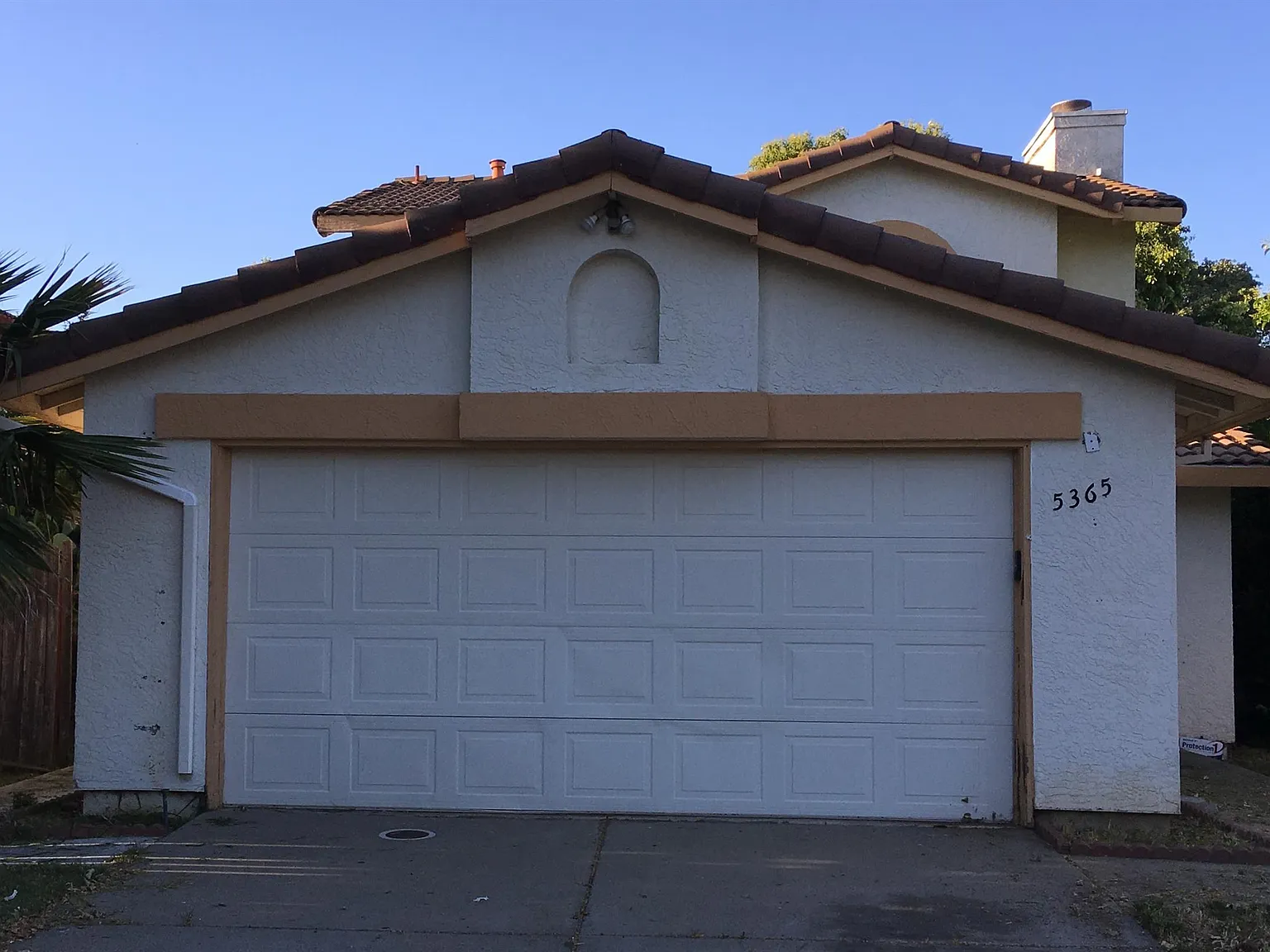 Yvette Way - 107 D — Photo 1