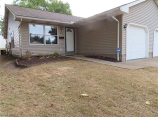 203 W Heatherwood Dr, Barberton, OH