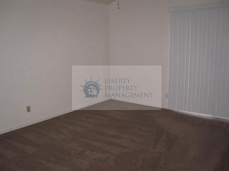 1824 Volendam Ave — Photo 7
