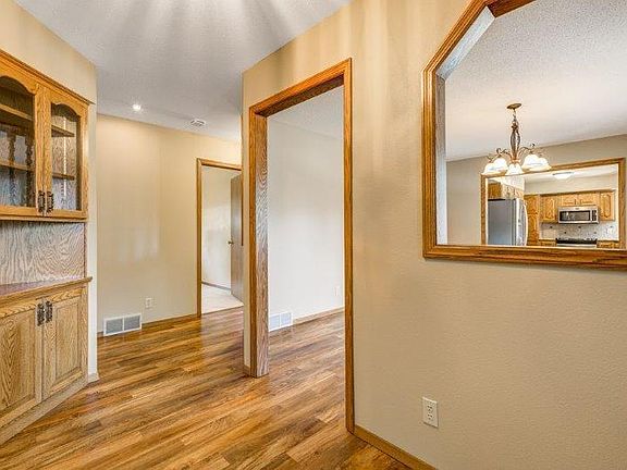 3rd image of 1631 Knollwood Dr