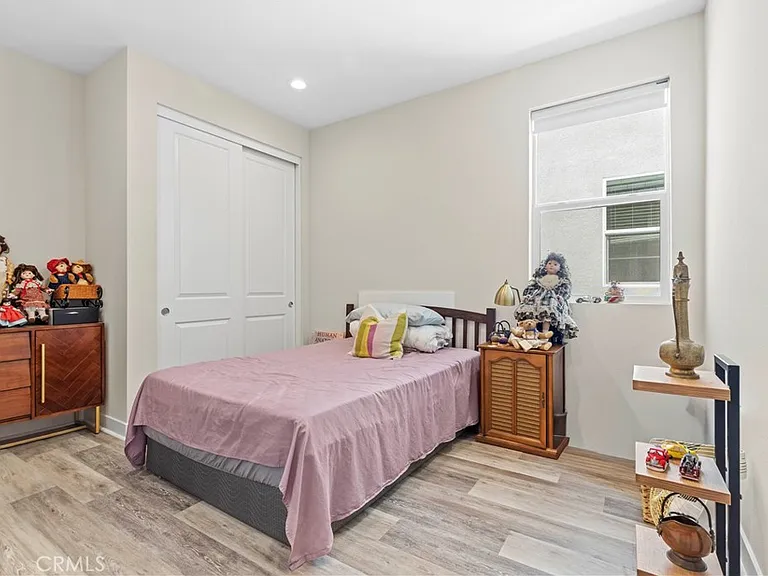 271 Newton — Photo 18