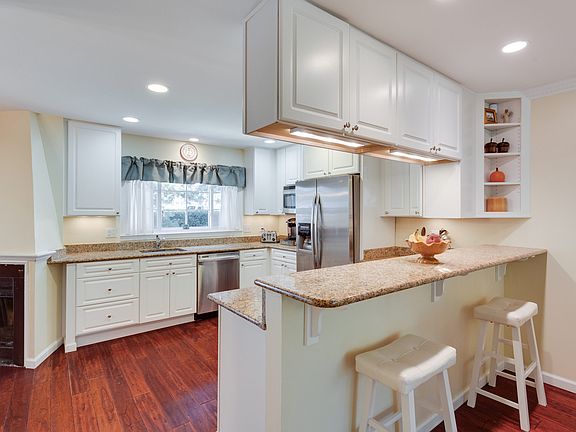 5th image of 2868 Sutton Oaks Ln