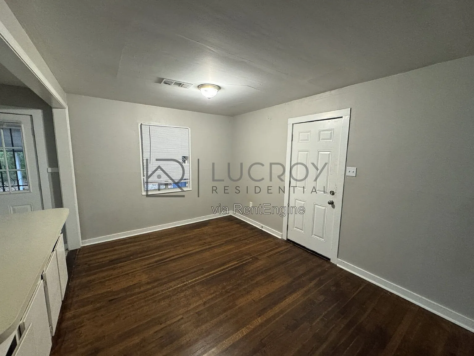 3 bed, 1.0 bath, 1190 sqft, $1,100 — Photo 2