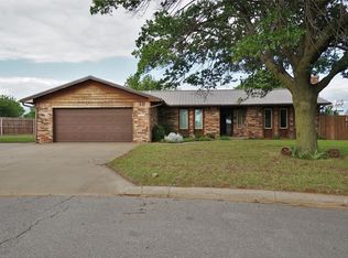 1820 E Ridgeway St, Weatherford, OK 73096