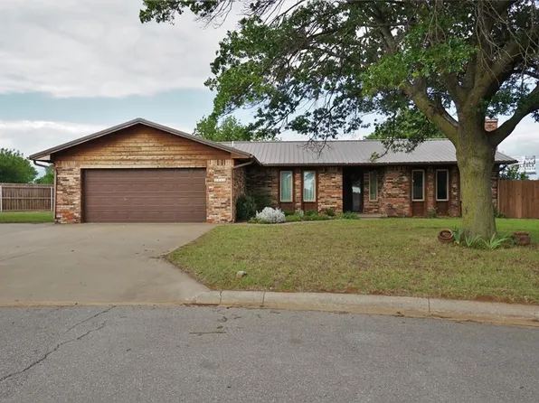 1820 E Ridgeway St, Weatherford, OK 73096