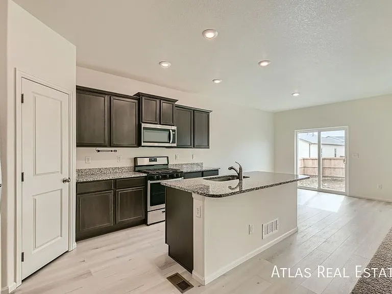 987 Cascade Falls St — Photo 4