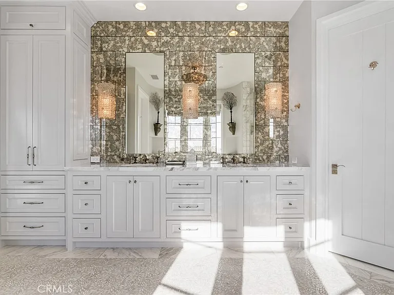 1215 E Balboa Blvd — Photo 36