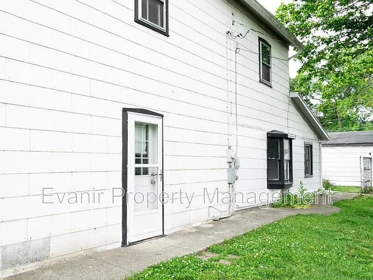126 N Walnut St — Photo 4