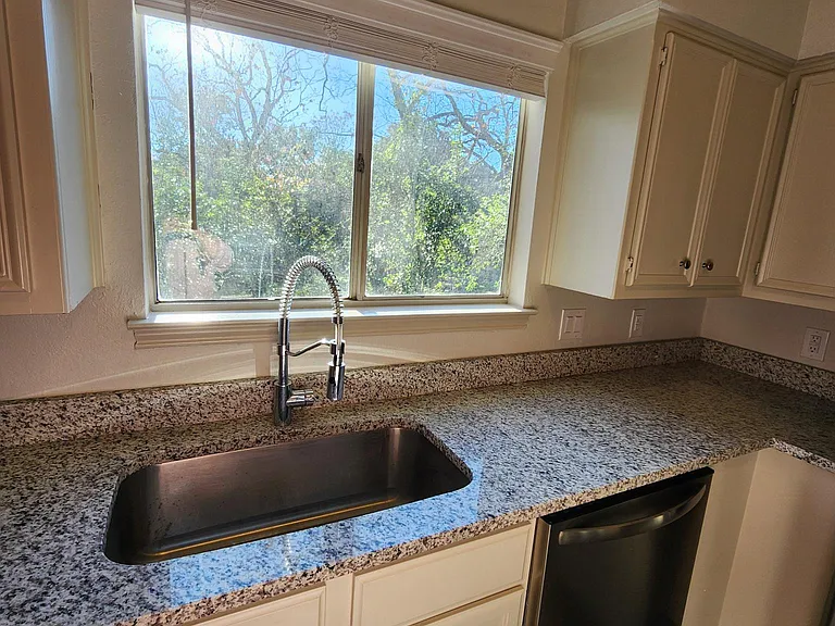 100 Jackman St #109 — Photo 5