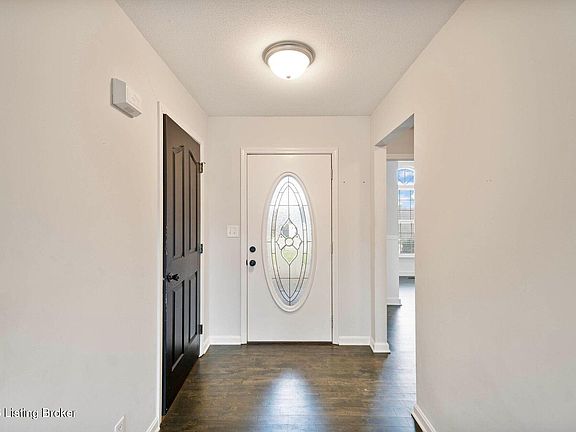 3rd image of 319 Park Ridge Dr