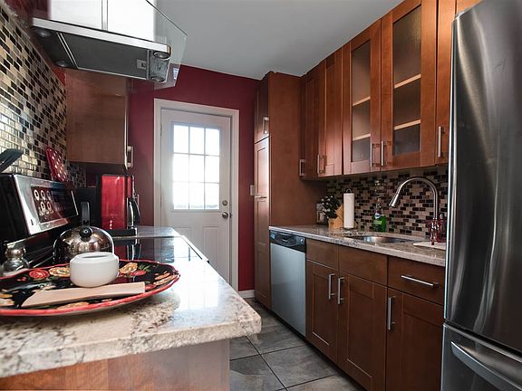4th image of 354.5 4th St