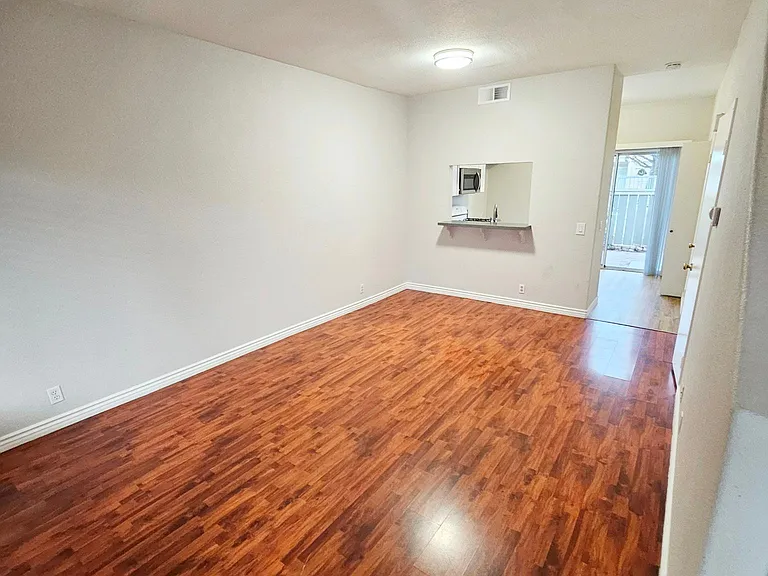 926 W Philadelphia St #4 — Photo 3