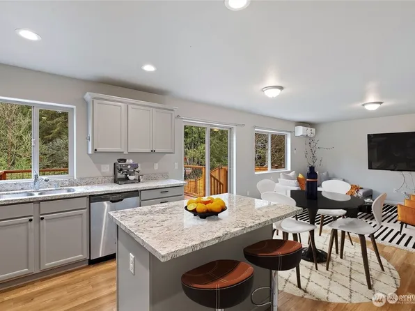 683 SE Olga Circle, Port Orchard, WA 98366