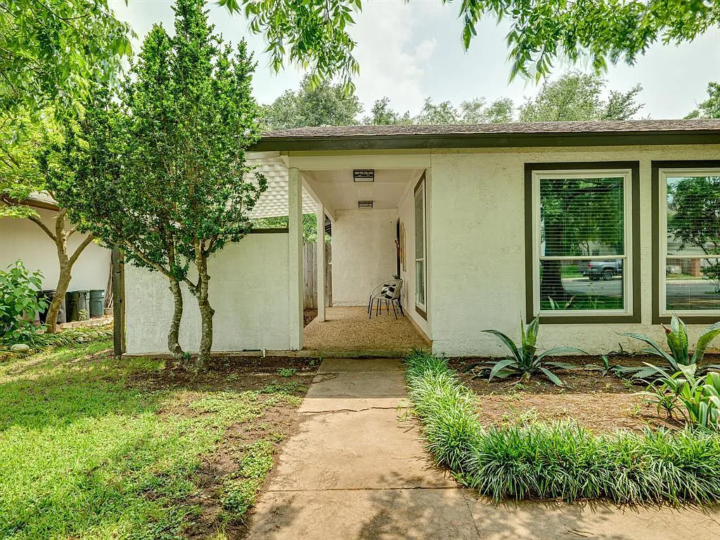 4 bed, 2.0 bath, 1634 sqft, $3,200 — Photo 4