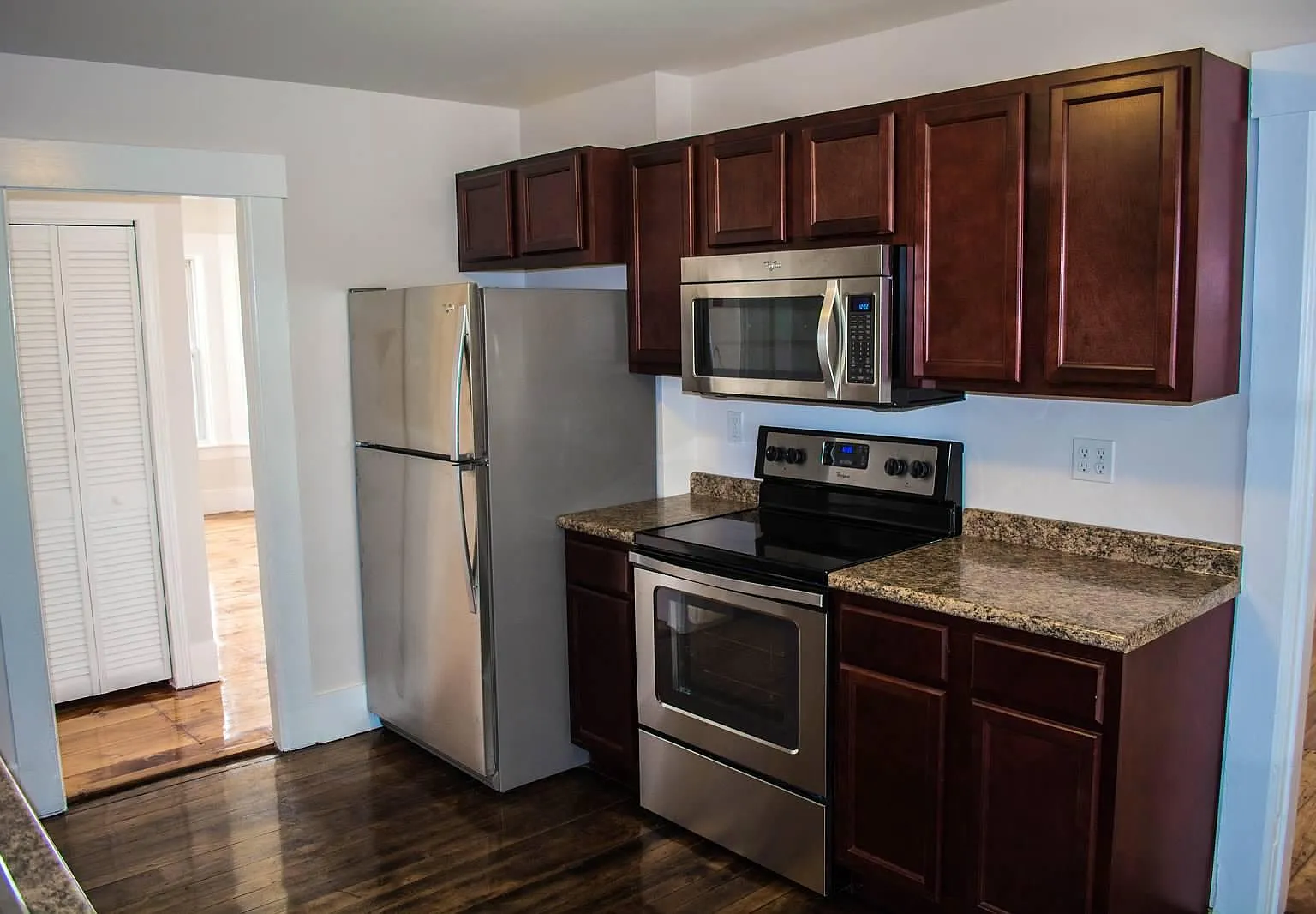 2 bed, 1.5 bath, 1000 sqft, $1,800 — Photo 2