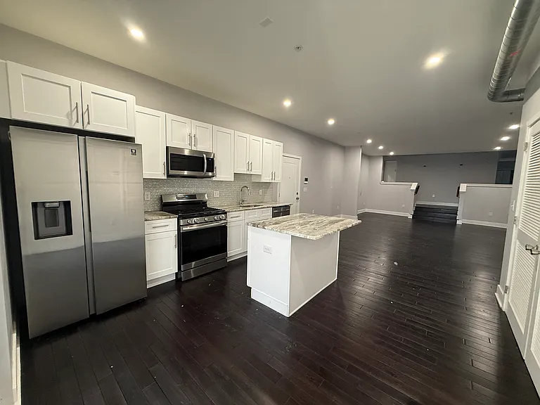 302 Richmond St #27 — Photo 1
