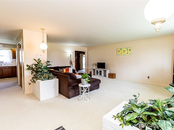 3rd image of 286 Orchard Dr