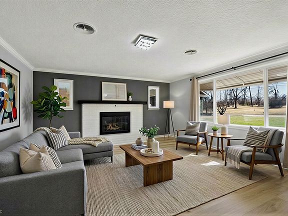 3rd image of 1262 E Thompson Rd