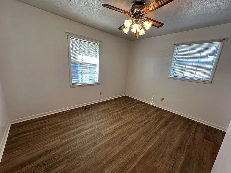 1405 Circle Dr — Photo 14