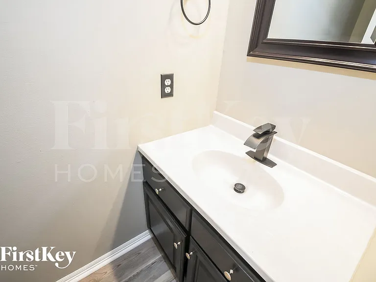 443 N Odell St — Photo 14