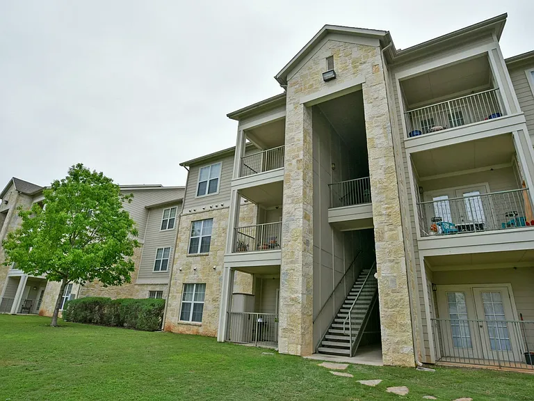 Oakland Hills Apartments — Photo 8