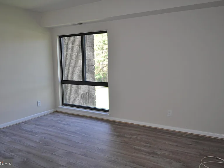 6091 Majors Ln #6 — Photo 8