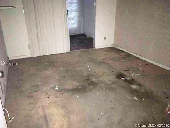 4th image of 2028 Ventnor Dr #H