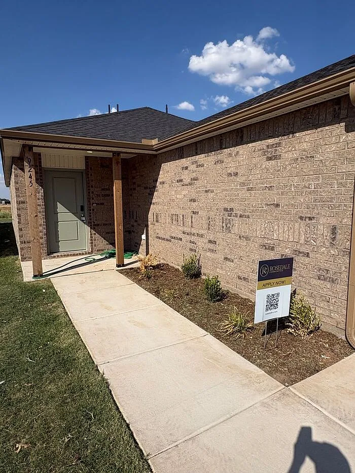 3 bed, 2.0 bath, 1402 sqft, $1,525 — Photo 4