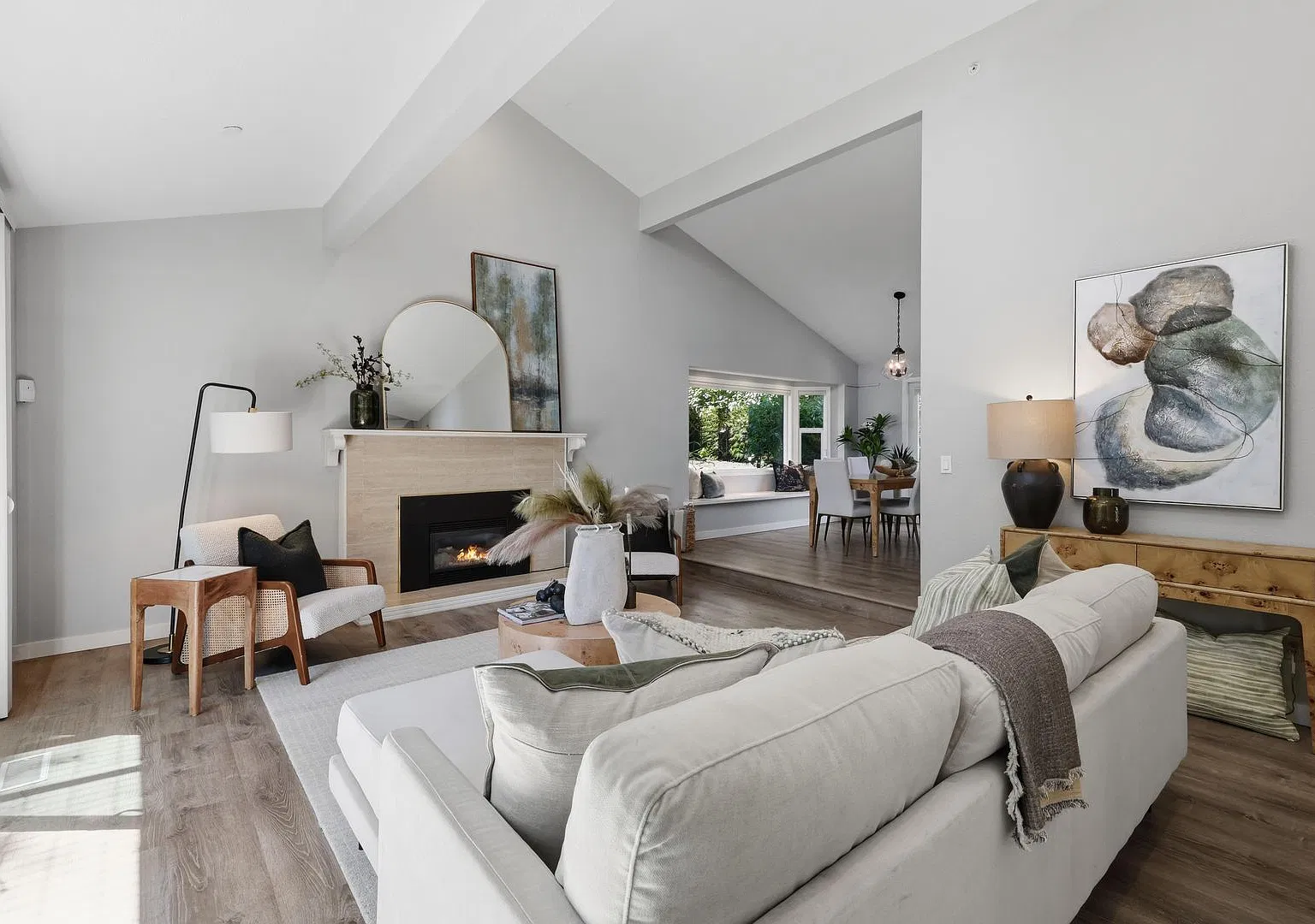 Spacious Tri-Level Home in West Lake Sammamish with Luxurious Features and Prime Location — Photo 4