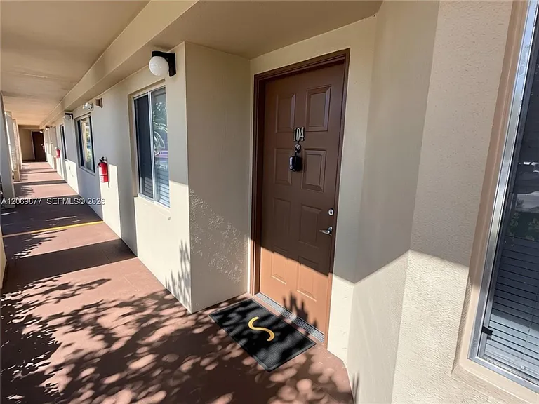 1301 SW 142nd Ave #104-H — Photo 4