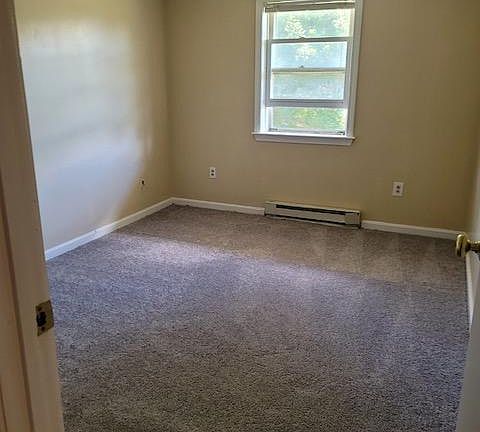 4th image of 2 Twin Meadow Dr #B