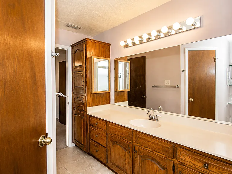 3863 Lamb Dr — Photo 11
