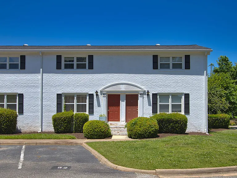Colony Apartments — Photo 5