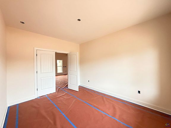 5th image of 450 Jones Rd