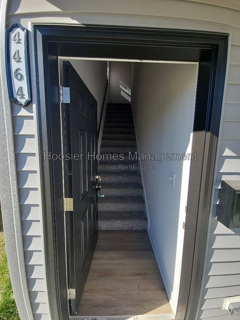 4464 Caroline Ave — Photo 3