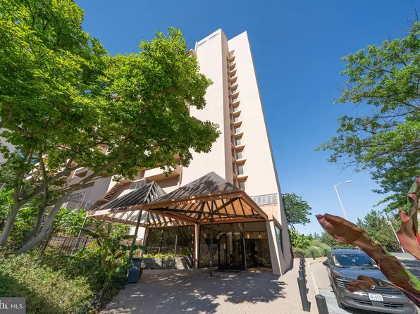 1301 N Courthouse Rd APT 1807, Arlington, VA 22201