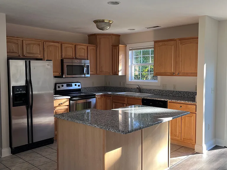 200 Barkwood St — Photo 2