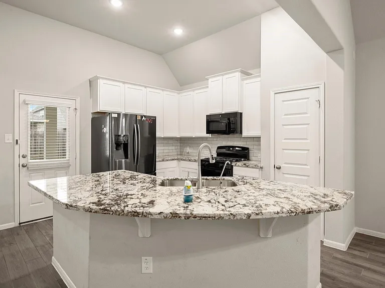 6322 Lemon Balm Ln — Photo 13