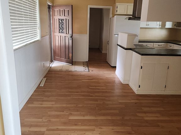 3rd image of 673 S Billington Rd