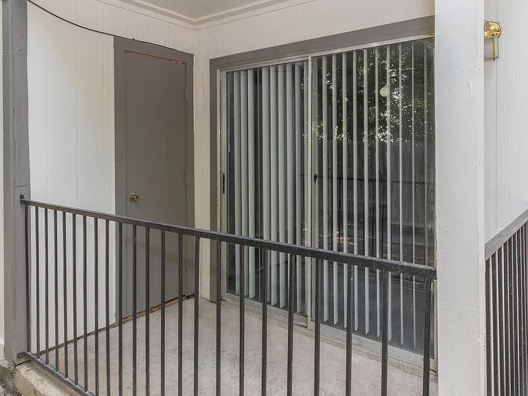 Country Oaks Apartments — Photo 6
