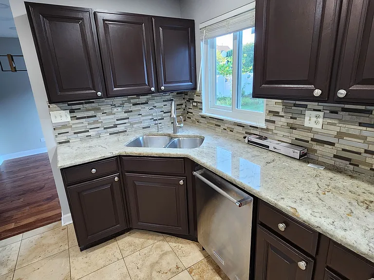 1770 Churchill Ln — Photo 13
