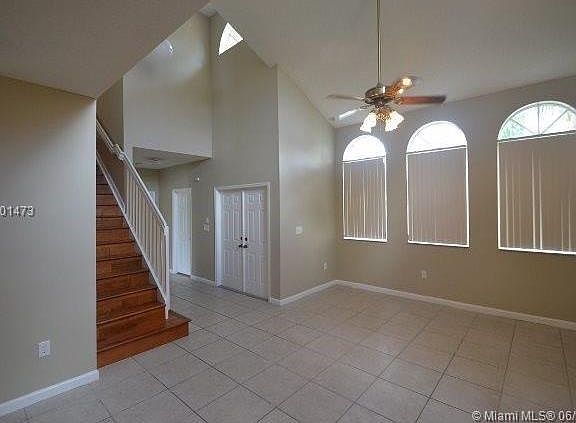 3rd image of 166 E Royal Cove Cir