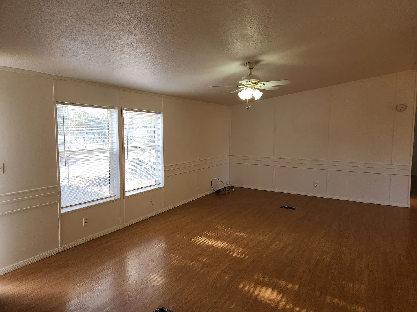 3 Bed / 2 Bath in Mesa Del — Photo 3