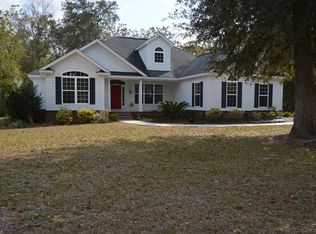 215 Creekside Dr, Waverly, GA 31565