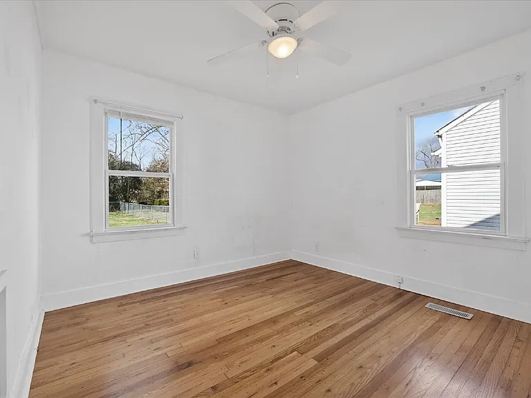 2813 Faircourt St — Photo 15