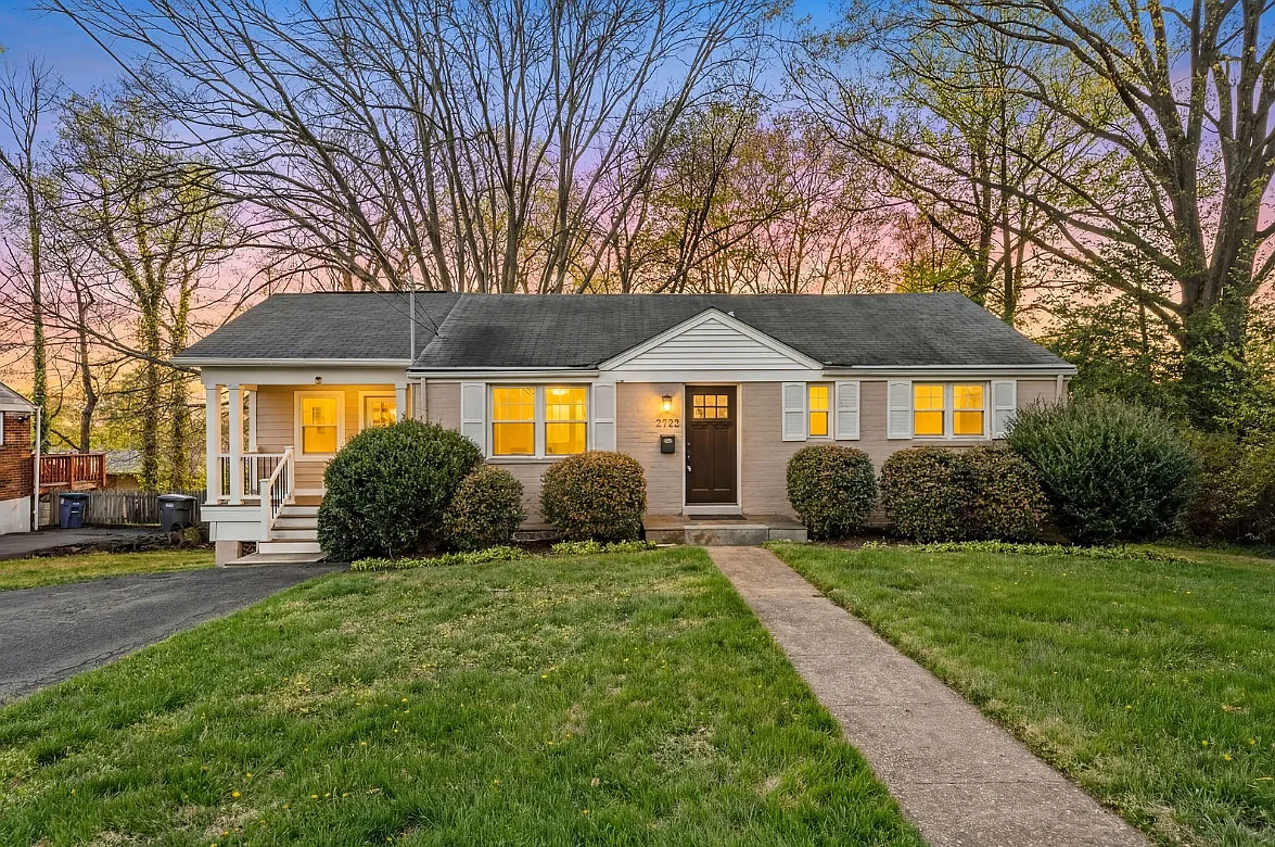 4 bed, 2.0 bath, 1939 sqft, $4,000 — Photo 1