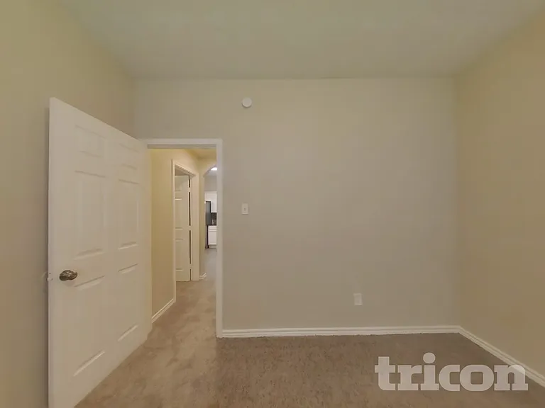 25402 Holyoke Ln — Photo 13